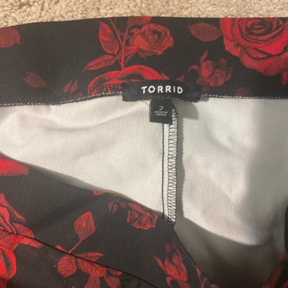 Torrid Red And Black Floral Bengaline Skirt (part of a set) - Picture 3 of 7